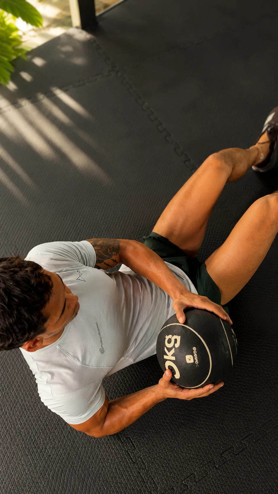 Guest doing medicine ball sit-ups in the gym at Phuket Cleanse